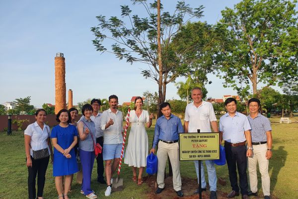 Gemeinsame Baumpflanzaktion in Hoi An